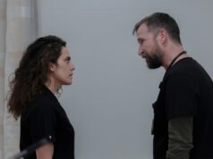 Sepideh Moafi revela por que o Dr. Al-Hashimi confidenciou ao Dr. Robby sobre sua saúde – e sua resposta surpreendente Sepideh Moafi como Dr. Al-Hashimi na 2ª temporada, episódio 15 de