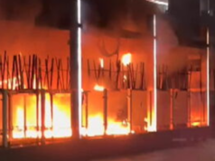 Série de locais de hospitalidade em Melbourne alvo de ataques incendiários em uma semana A polícia está pedindo informações após uma série de incêndios suspeitos em vários locais de hospitalidade de Melbourne.