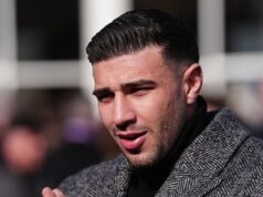 Seu relógio está fazendo você parecer cafona? Especialista revela por que relógios que custam entre £ 50 e £ 300 são uma ‘zona de perigo’ – e o que comprar em vez disso Lisa diz para evitar qualquer coisa de 'marca pesada'. Tommy Fury fotografado usando um Rolex no quarto dia do Festival de Cheltenham de 2026