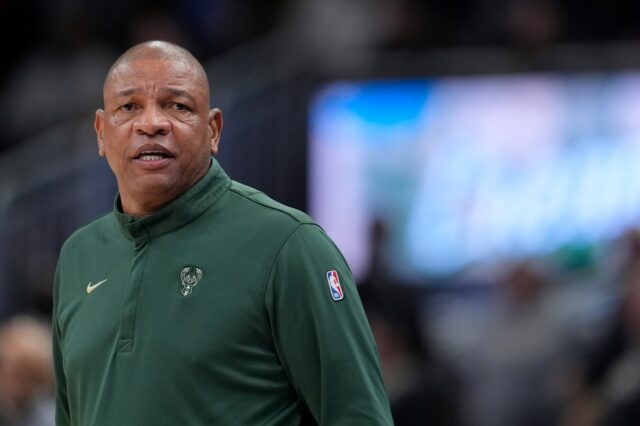 Shams Charania rejeita as afirmações de Doc Rivers sobre suas reportagens sobre o dinheiro
