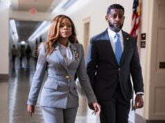 Sheila Cherfilus-McCormick deixando o Congresso antes da investigação ética Gabe Whisnant