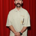 Shia LaBeouf foi visto no spa de bem-estar Spyre de Nova Orleans na quinta-feira, e parece que o polêmico ator está de volta às suas velhas travessuras; (foto 2025)