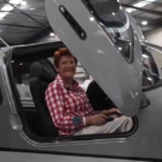 A líder de uma nação, Pauline Hanson, recebeu um avião particular e US$ 1 milhão antes do primeiro teste federal do partido nas eleições suplementares de Farrer, na próxima semana.