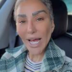 Hamideh Soleimani Afshar, na foto, e sua filha foram presas pela Imigração e Alfândega em Los Angeles e tiveram seus green cards revogados devido à suposta celebração das mortes de soldados americanos no Irã