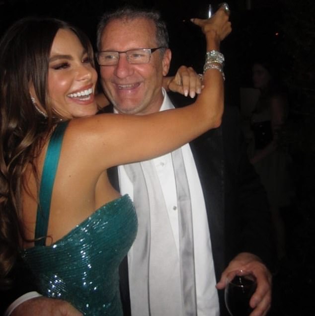 Sofia Vergara comemora 80 anos do marido da Modern Family, Sofia Vergara acessou o Instagram esta semana para comemorar o aniversário de seu ex-co-estrela de Modern Family e marido na tela, Ed O'Neill