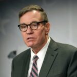 O ex-senador Ben Sasse anuncia diagnóstico de câncer de pâncreas em estágio 4