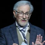 Spielberg elogia a Universal pela mudança de janela de 45 dias na apresentação do CinemaCon: 'Mas eu ouço 60 dias?'
