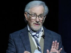 Spielberg elogia a Universal pela mudança de janela de 45 dias na apresentação do CinemaCon: ‘Mas eu ouço 60 dias?’ Spielberg elogia a Universal pela mudança de janela de 45 dias na apresentação do CinemaCon: 'Mas eu ouço 60 dias?'