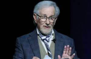 Spielberg elogia a Universal pela mudança de janela de 45 dias na apresentação do CinemaCon: ‘Mas eu ouço 60 dias?’ Spielberg elogia a Universal pela mudança de janela de 45 dias na apresentação do CinemaCon: 'Mas eu ouço 60 dias?'