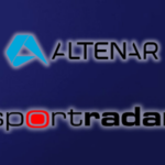 Logotipos Altenar e Sportradar em fundo azul representando processos judiciais de dados de apostas esportivas e disputa de concorrência no mercado dos EUA