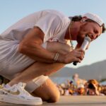 Stagecoach 2026: Como assistir à transmissão ao vivo de sexta-feira com Cody Johnson, Ella Langley, Bailey Zimmerman