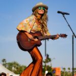 Stagecoach 2026: como assistir à transmissão ao vivo de sábado com Lainey Wilson, Bush, Teddy Swims, Pitbull e mais