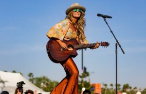 Stagecoach 2026: como assistir à transmissão ao vivo de sábado com Lainey Wilson, Bush, Teddy Swims, Pitbull e mais Stagecoach 2026: como assistir à transmissão ao vivo de sábado com Lainey Wilson, Bush, Teddy Swims, Pitbull e mais