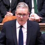 Starmer enfrenta parlamentares por falha na verificação de Mandelson
