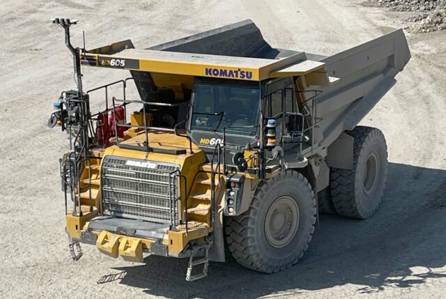 Startup de ex-engenheiro da Tesla usa Pronto para ajudar a komatsu truck