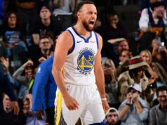 Steph Curry está testando o concorrente Whoop sem tela do Google e Fitbits: tudo o que sabemos Stephen Curry usa um rastreador de fitness Fitbit inédito antes de um jogo em Los Angeles em 15 de abril.
