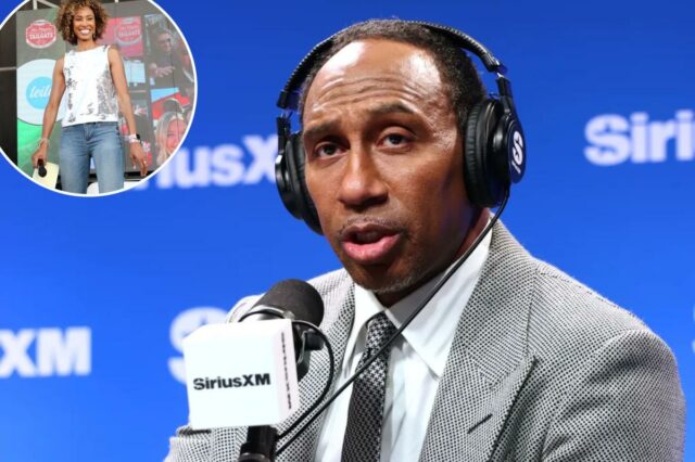 Stephen A. Smith falando no SiriusXM na Radio Row no Super Bowl LX.