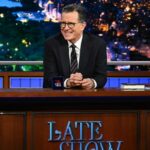 Stephen Colbert diz que tornou ‘The Late Show’ mais político depois que seu produtor lhe disse ‘Essa é a parte que o público quer ver’