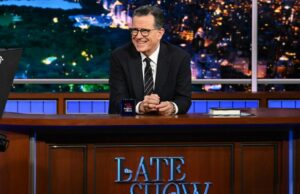 Stephen Colbert diz que tornou ‘The Late Show’ mais político depois que seu produtor lhe disse ‘Essa é a parte que o público quer ver’ Stephen Colbert diz que tornou ‘The Late Show’ mais político depois que seu produtor lhe disse ‘Essa é a parte que o público quer ver’