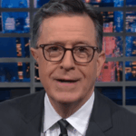 Stephen Colbert perplexo com os 22% de americanos que ainda 'aprovam fortemente' Trump: 'Quero que o gás seja caro! Quero que o Kennedy Center seja explodido!'