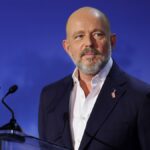 Spencer Pratt, prefeita Karen Bass e vereadora Nithya Raman