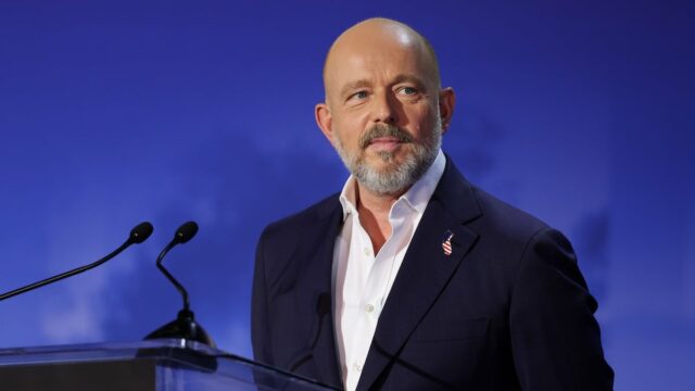 Spencer Pratt, prefeita Karen Bass e vereadora Nithya Raman