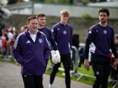 Steve Holland compartilha atualizações do campo de treinamento ‘perfeito’ do Man Utd na Irlanda Steve Holland compartilha atualizações do campo de treinamento 'perfeito' do Man Utd na Irlanda