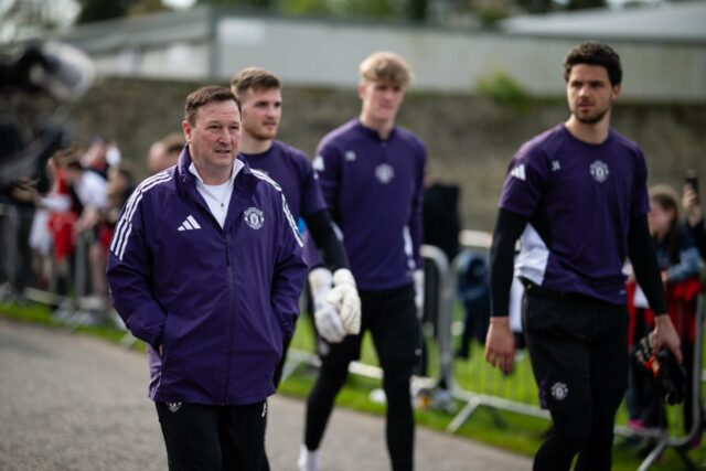 Steve Holland compartilha atualizações do campo de treinamento 'perfeito' do Man Utd na Irlanda
