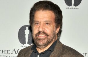 Steve Maslow, mixador de som vencedor do Oscar em ‘Empire Strikes Back’ e ‘Raiders of the Lost Ark’, morre aos 81 anos Steve Maslow, mixador de som vencedor do Oscar em 'Empire Strikes Back' e 'Raiders of the Lost Ark', morre aos 81 anos