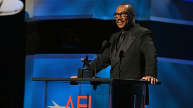Stevie Wonder, Dave Chappelle e mais homenageiam Eddie Murphy na cerimônia de premiação AFI Life Achievement: 'I Quase Teared Up' 
