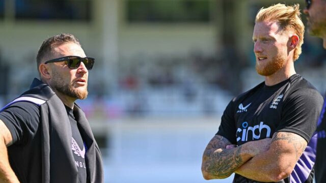 Stokes encerra conversa sobre divergência com o técnico McCullum e diz: 'Concordamos 95 por cento das vezes'
