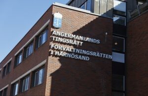 Suécia chocada com o início do julgamento do ‘monstro’, de 62 anos, que ‘vendeu sua esposa vulnerável para fazer sexo com 120 homens’, caso que traça paralelos com Gisele Pelicot O tribunal distrital de Angermanlands é retratado antes do início de um julgamento contra um sueco suspeito de explorar sua esposa “vulnerável” para fazer sexo com vários homens mediante pagamento, em Harnosand, Suécia, em 10 de abril de 2026