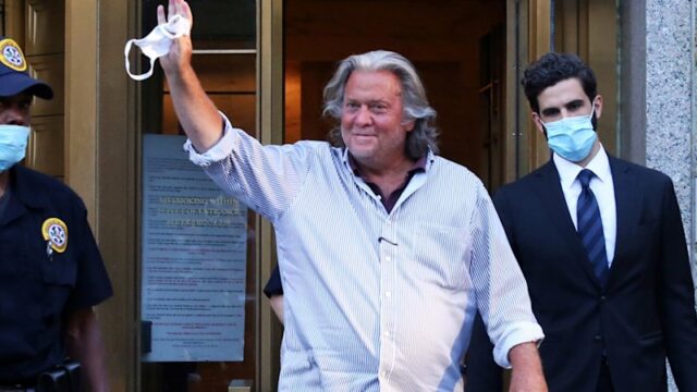 Steve Bannon deverá ter sua condenação rejeitada.