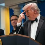 Suspeito de tiroteio em jantar de correspondente acusado de tentativa de assassinato de Trump