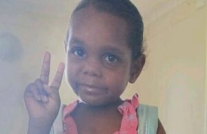 Suspeito é preso pela morte de Kumanjayi Little Baby, 5, que desapareceu de sua casa no Território do Norte há cinco dias – enquanto o local revela como os vigilantes o descobriram O corpo de Kumanjayi Little Baby, de cinco anos (acima), foi encontrado na quinta-feira, cinco dias depois de seu desaparecimento no Dia Anzac