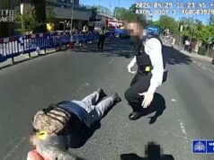 Suspeito preso após homens judeus esfaqueados em incidente terrorista em Londres Suspeito preso após homens judeus esfaqueados em incidente terrorista em Londres