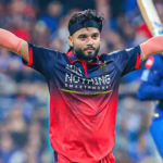 Suyash Sharma escolhe dois postigos rápidos enquanto MI alcança 99 corridas em 10 saldos