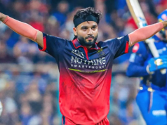 Suyash Sharma escolhe dois postigos rápidos enquanto MI alcança 99 corridas em 10 saldos Suyash Sharma escolhe dois postigos rápidos enquanto MI alcança 99 corridas em 10 saldos