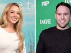 Sydney Sweeney vista nos ombros de Scooter Braun na Stagecoach 2026 Sydney Sweeney vista nos ombros de Scooter Brauns na diligência