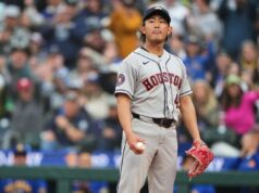 Tatsuya Imai revela que está tendo problemas para se ajustar ao ‘estilo de vida americano’ durante o início brutal do Astros Tatsuya Imai no monte com uniforme cinza do Astros e luva vermelha.