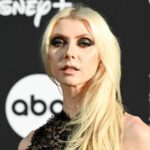 Taylor Momsen hospitalizada por picada de aranha durante a turnê do AC/DC - dois anos depois que um morcego a mordeu na turnê do AC/DC