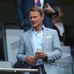 Teddy Sheringham diz que o Man Utd poderia tomar uma decisão gerencial que realmente o desapontaria
