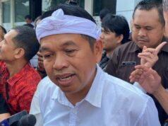 Tegas! KDM Minta Polisi Tertibkan Ormas-Preman yang Kuasai Palang Pintu Lintasan Kereta Tegas! KDM Minta Polisi Tertibkan Ormas-Preman yang Kuasai Palang Pintu Lintasan Kereta