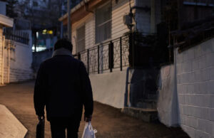 Tenho 40 anos e uma dívida de $ 300.000 depois que minha startup fracassou. Estou vivendo com US$ 10 por dia na Coreia do Sul. Yahoo lifestyle home