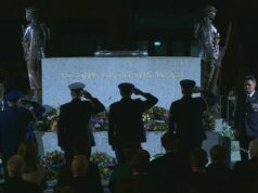 ‘Terrível’: Boos mar Sydney Anzac Day Dawn Service O serviço de madrugada do Currumbin Anzac Day.
