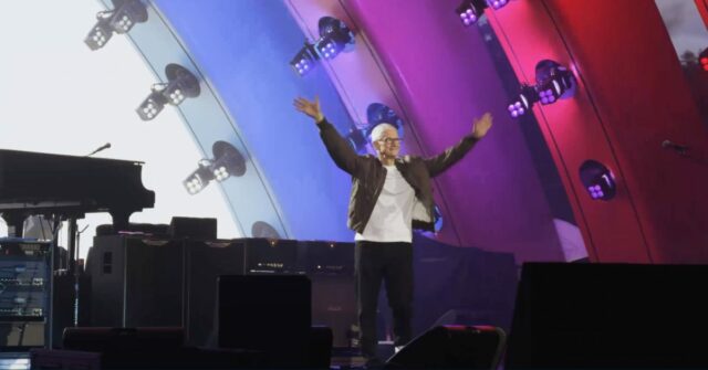 Tim Cook conta aos funcionários por que decidiu renunciar agora e o que vem por aí
