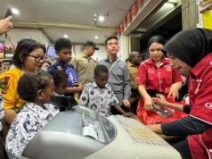 Tinjau Sentra Pendidikan di Mimika, Gibran Soroti Minimnya Penerangan Tinjau Sentra Pendidikan di Mimika, Gibran Soroti Minimnya Penerangan