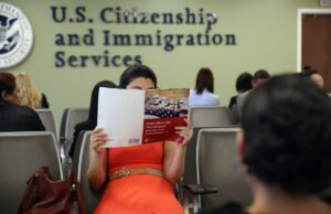 Titular do Green Card é preso por fraude de imigração e formulários médicos falsos Titular do Green Card é preso por fraude de imigração e formulários médicos falsos