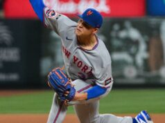 Tobias Myers já mostra ao Mets o que pode oferecer no início da temporada O arremessador do New York Mets, Tobias Myers (32), arremessa contra o St. Louis Cardinals durante a sexta entrada no Busch Stadium.