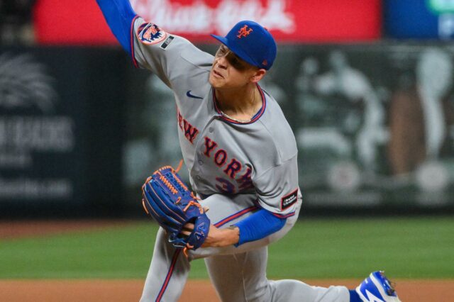 O arremessador do New York Mets, Tobias Myers (32), arremessa contra o St. Louis Cardinals durante a sexta entrada no Busch Stadium.